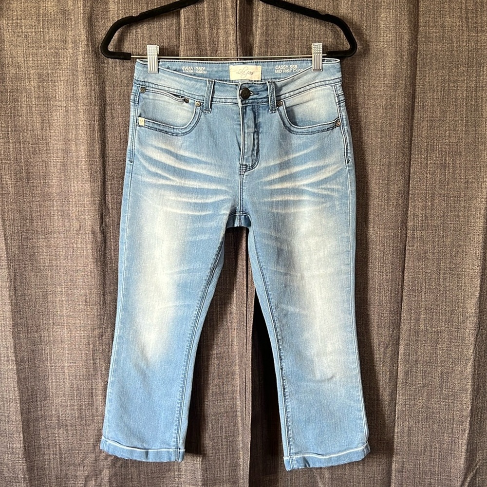 Lola jeans capri mid rise 4 way stretch size 4
